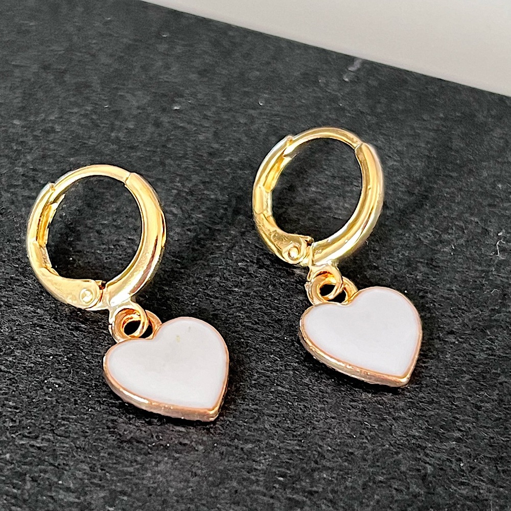 🤍🤍 NWT | Heart Hoop Earrings